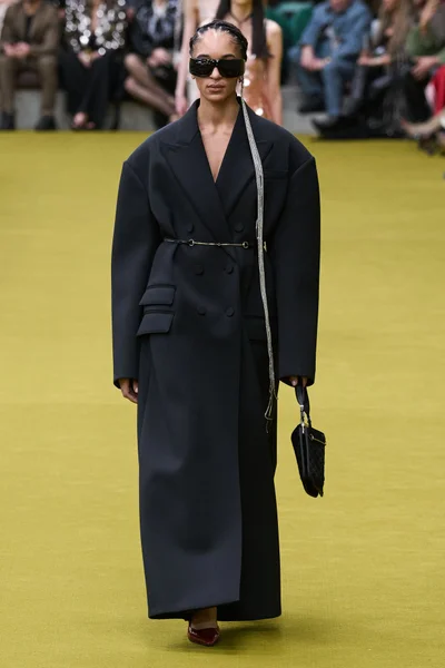 Look 49